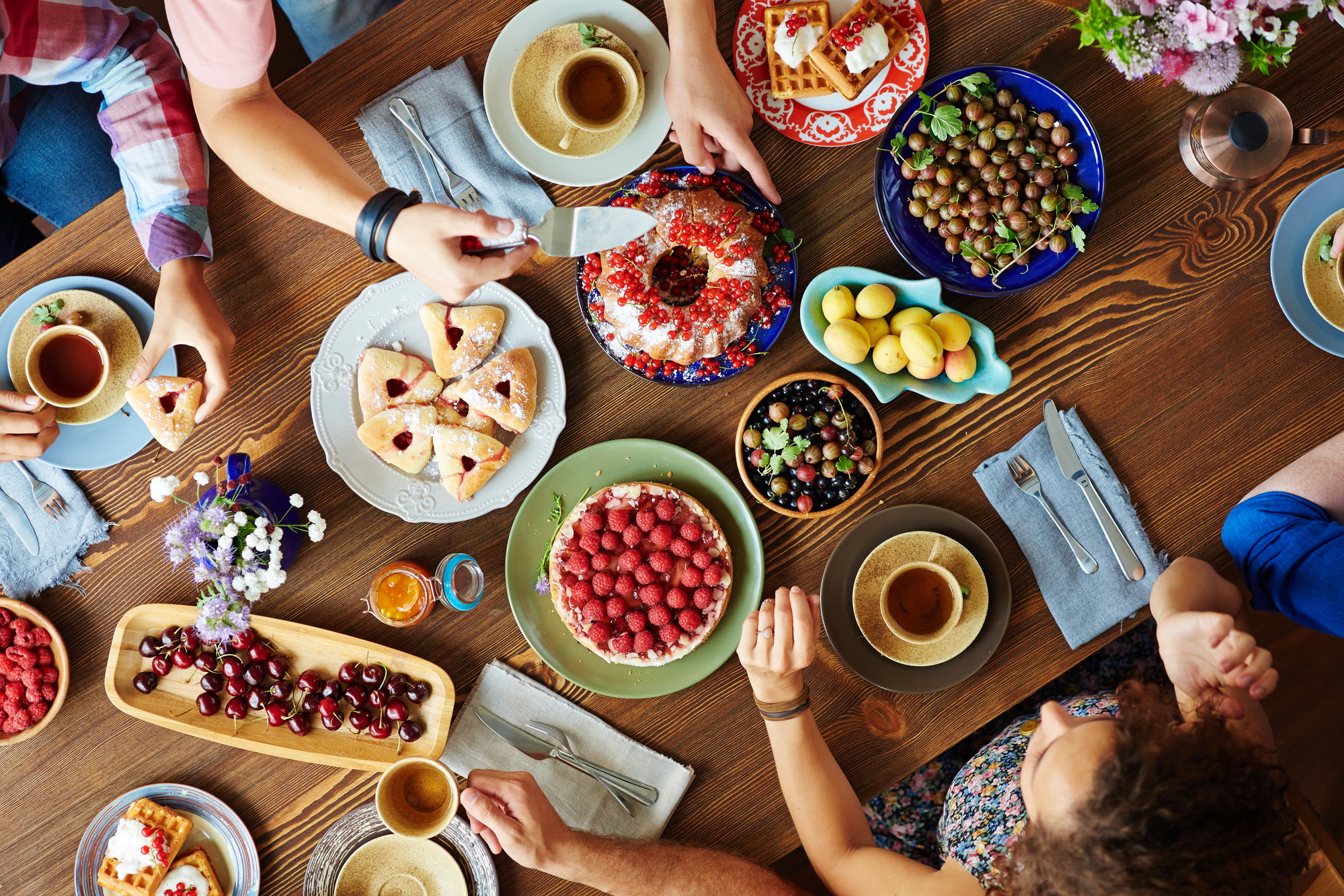 Group of humans having Thanksgiving dinner